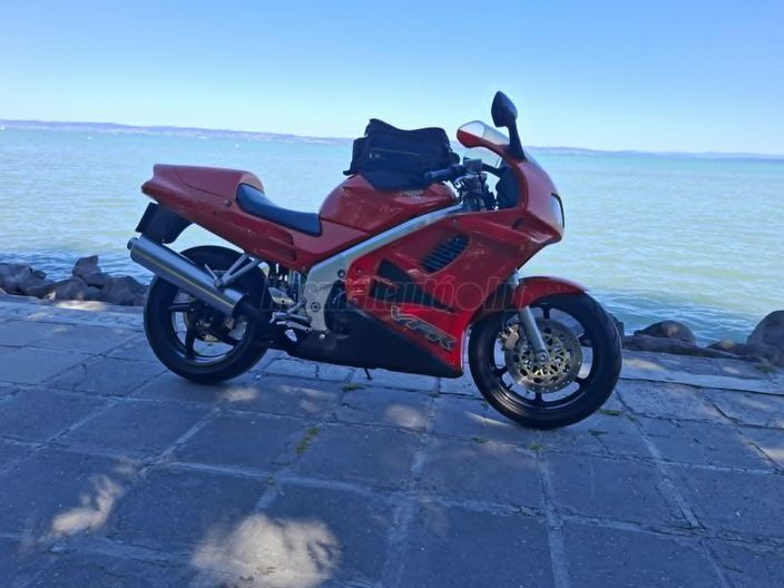 HONDA VFR 750 F