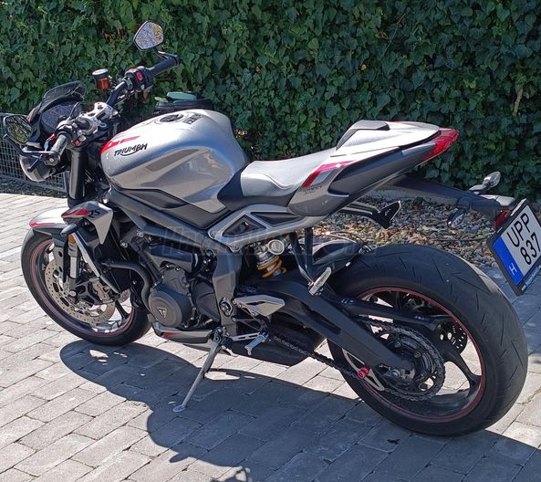 TRIUMPH STREET TRIPLE
