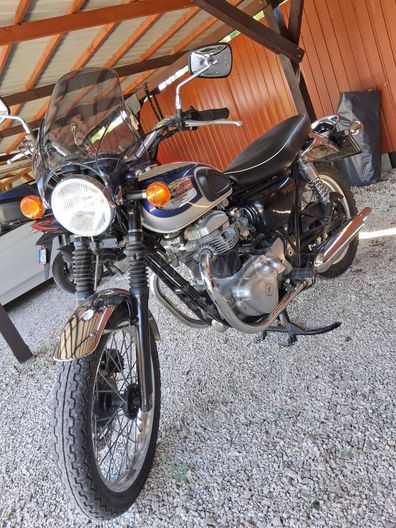 KAWASAKI W 650
