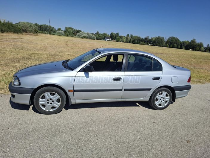 TOYOTA AVENSIS 1.6 Linea Terra