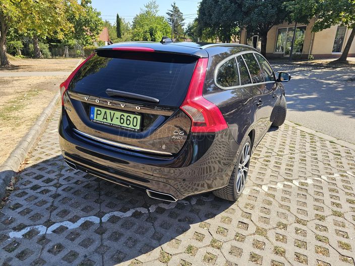 VOLVO V60 2.4 D [D6] PHEV AWD Summum Geartronic