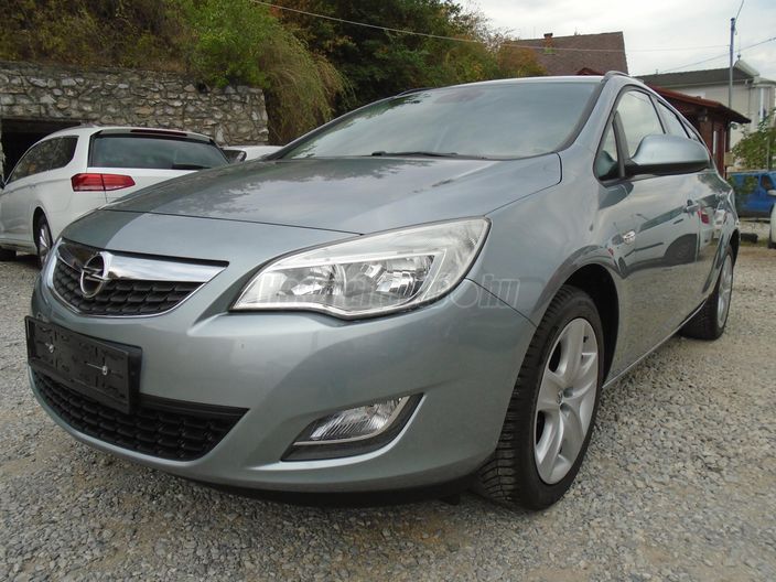 OPEL ASTRA J Sports Tourer 1.6 Enjoy