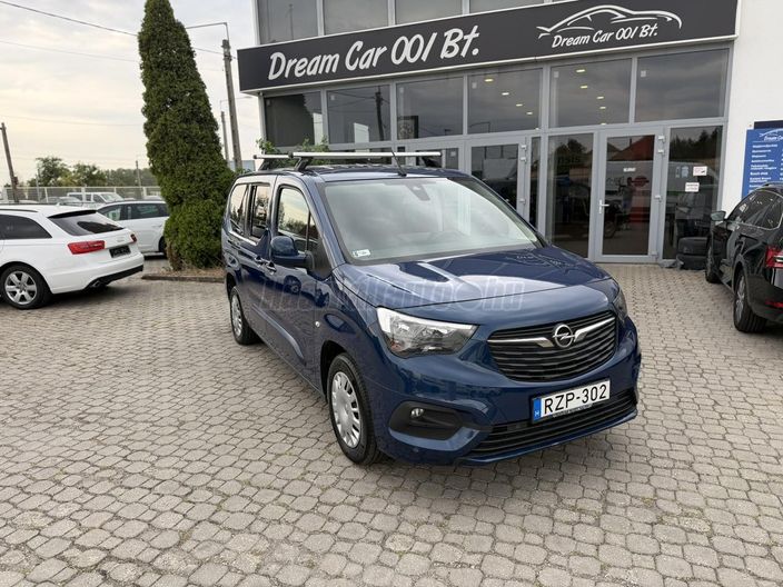 OPEL COMBO Life 1.2 T Innovation (7 személyes )