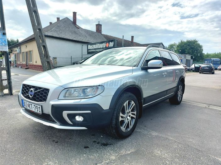 VOLVO XC70 2.0 D [D4] Dynamic Edition Momentum Geartronic