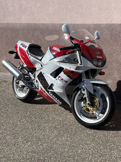 YAMAHA FZR 1000 EXUP