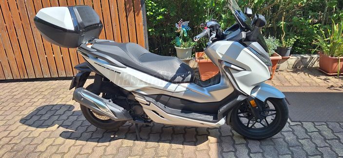 HONDA FORZA 300