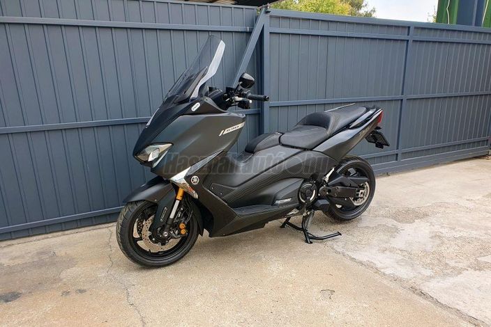 YAMAHA TMAX