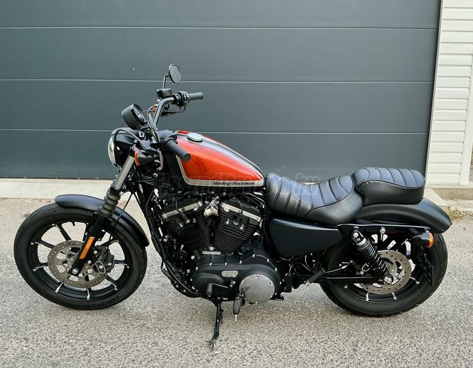 HARLEY-DAVIDSON SPORTSTER 883 IRON