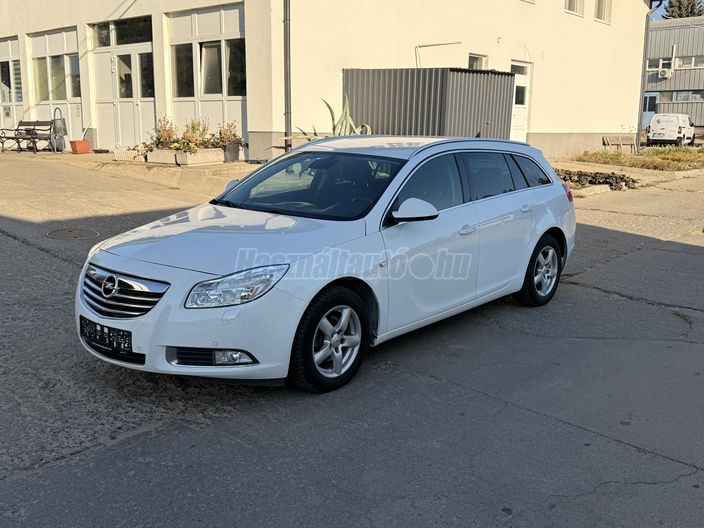 OPEL INSIGNIA Sports Tourer 1.8 Cosmo