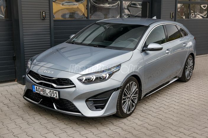 KIA PRO CEE'D ProCeed 1.5 T-GDI Ultimate Edition + DCT