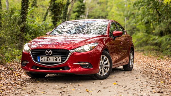 MAZDA 3