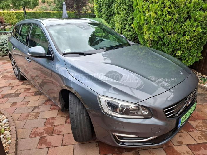 VOLVO V60 2.4 D [D6] PHEV AWD Summum Geartronic
