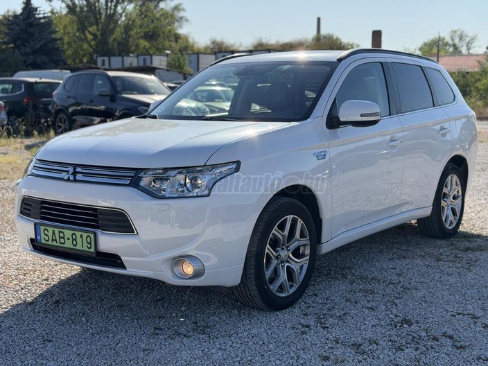 MITSUBISHI OUTLANDER 2.0 PHEV Instyle Navi 4WD CVT