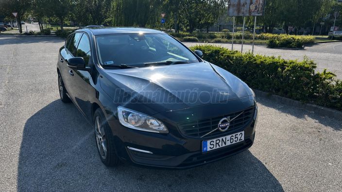 VOLVO V60 2.0 D [D3] Momentum