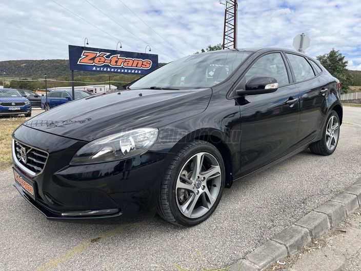 VOLVO V40 2.0 D [D2] Kinetic Geartronic