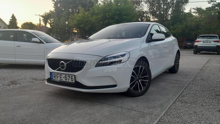 VOLVO V40 2.0 [T3] Kinetic