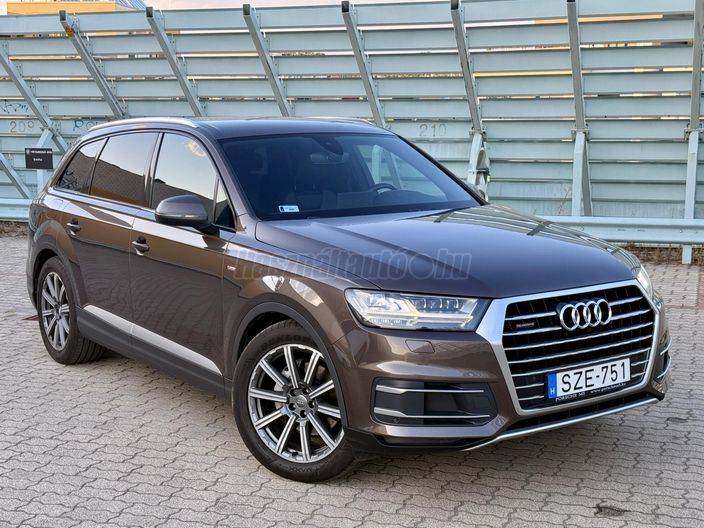 AUDI Q7 3.0 V6 TDI quattro Tiptronic ic [7 személy]