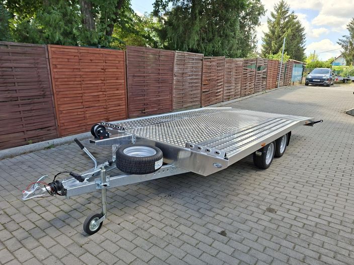 BORO Fullaluminium 4x2.1m//2700 kg.burkolt közép.13-as kerekek!