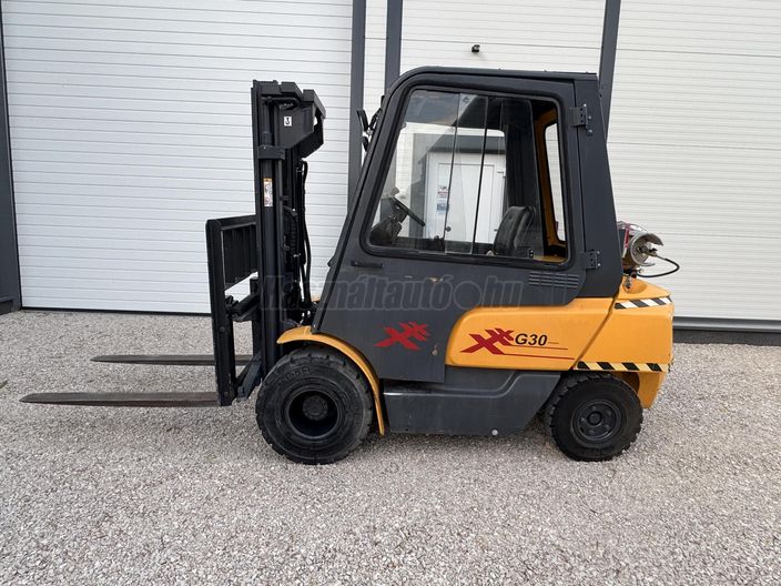 OM-PIMESPO XG30- Nissan- Kitűnő állapot. 3t gázos