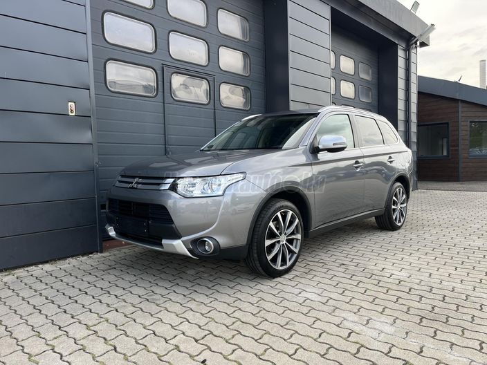 MITSUBISHI OUTLANDER 2.2 DI-D Instyle Navi 4WD