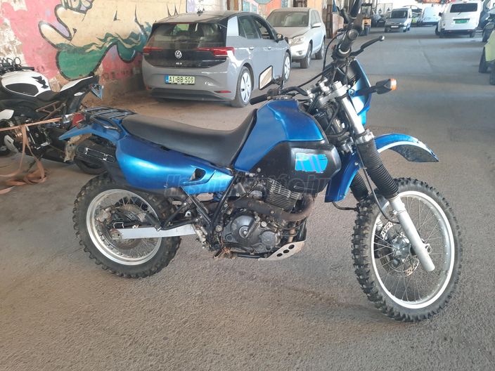 SUZUKI DR 650 SE