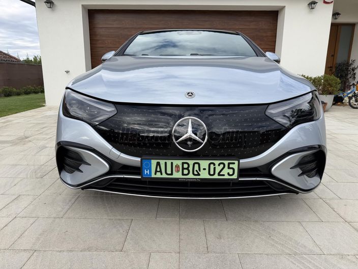 MERCEDES-BENZ EQE 300 Sentiment