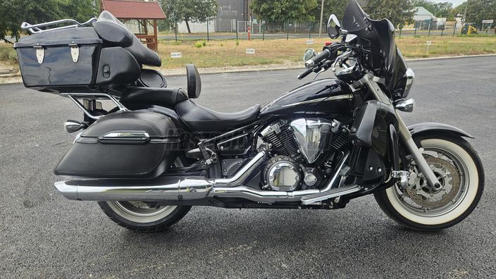 YAMAHA XVS 1300 A MIDNIGHT STAR
