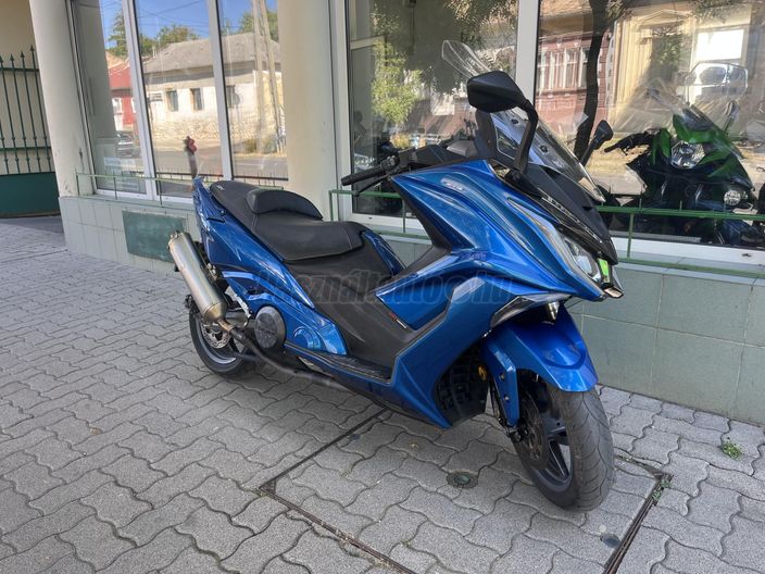 KYMCO AK 550