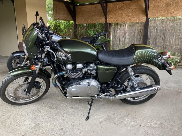 TRIUMPH THRUXTON
