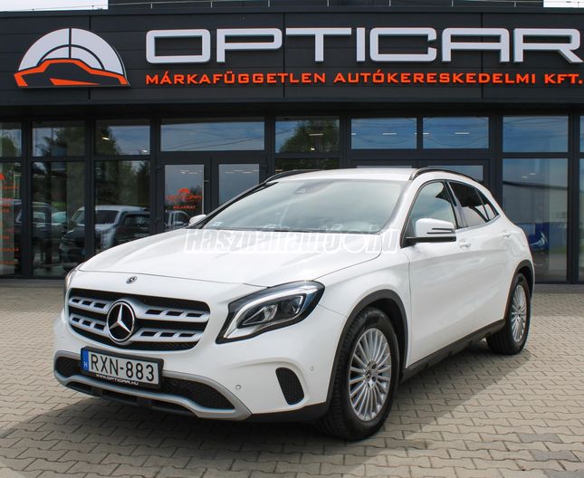 MERCEDES-BENZ GLA 180 7G-DCT