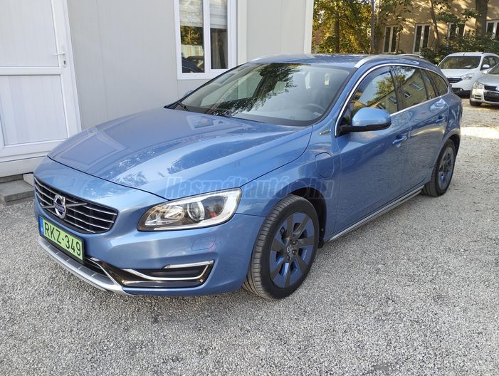 VOLVO V60 2.4 D [D6] PHEV AWD Summum Geartronic