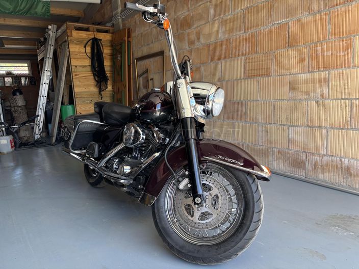 HARLEY-DAVIDSON ROAD KING CLASSIC