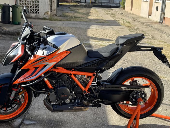 KTM 1290 SUPER DUKE R