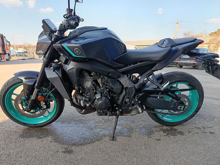 YAMAHA MT-09