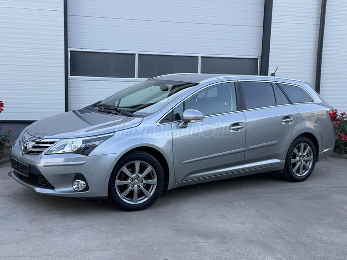 TOYOTA AVENSIS Wagon 1.8 Executive