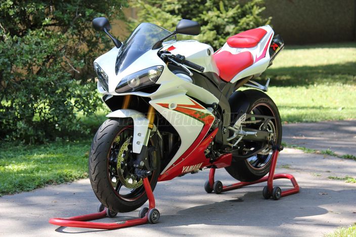 YAMAHA YZF R1