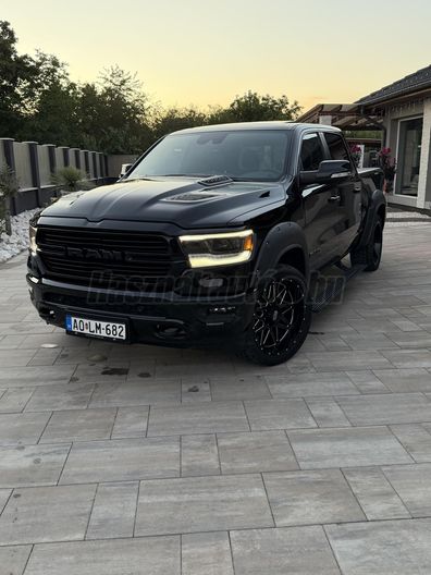DODGE RAM 5.7 1500 4x4 Laramie Night Edition (Automata)