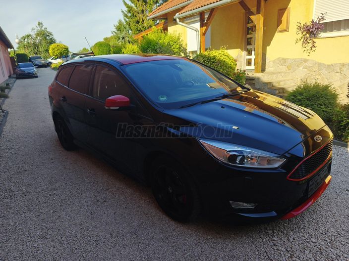 FORD FOCUS 1.5 EcoBoost ST-Line Red