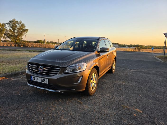 VOLVO XC60 2.4 D [D4] Momentum Geartronic