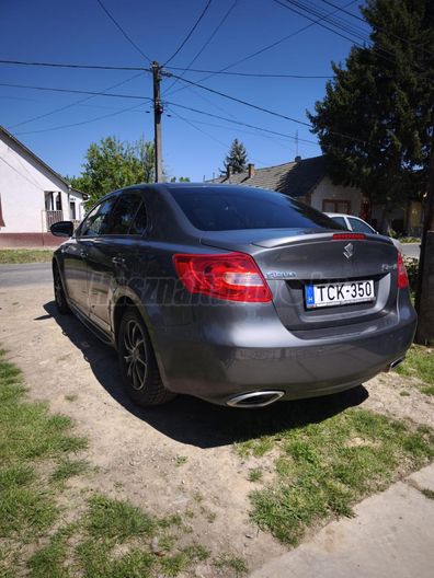 SUZUKI KIZASHI 2.4 SDLX CVT 4WD