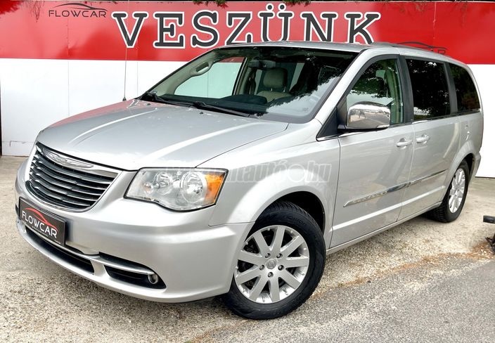 CHRYSLER TOWN & COUNTRY