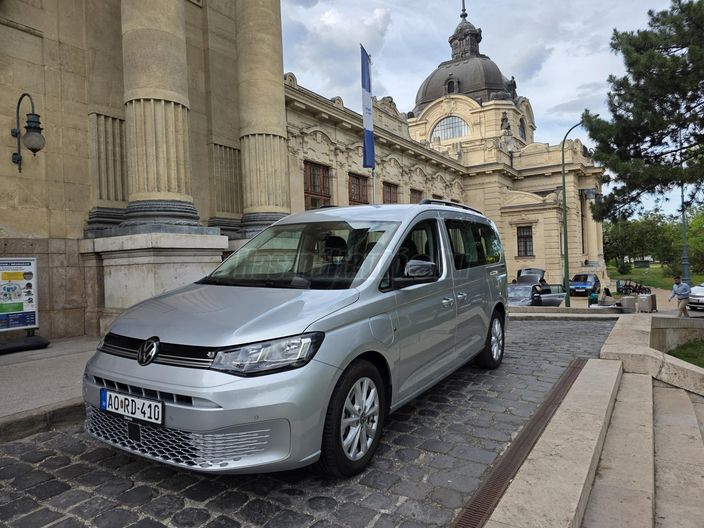 VOLKSWAGEN CADDY 1.5 eHybrid PHEV Maxi HT Life DSG (7 személyes )