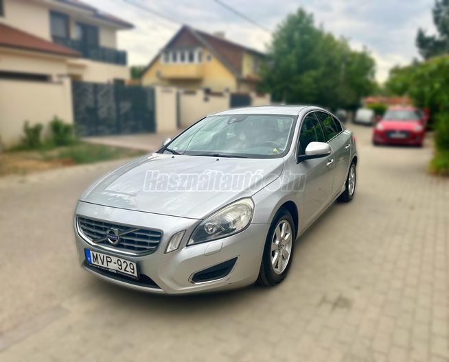 VOLVO S60 2.4 D [D5] Momentum Geartronic