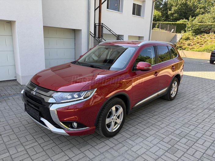 MITSUBISHI OUTLANDER 2.2 DI-D Intense Plus 4WD