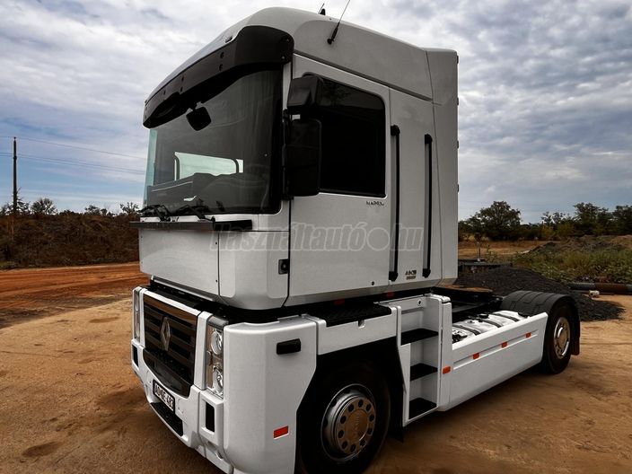 RENAULT Magnum