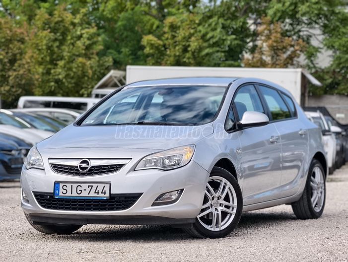 OPEL ASTRA J 1.6 Selection