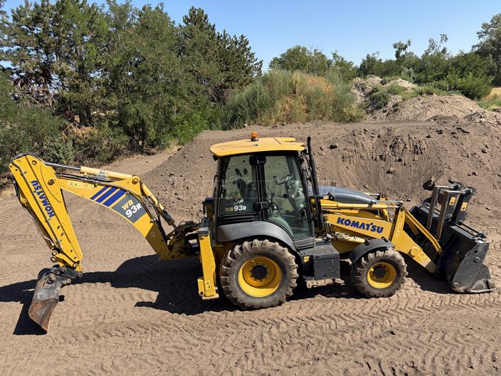 KOMATSU WB93R-8