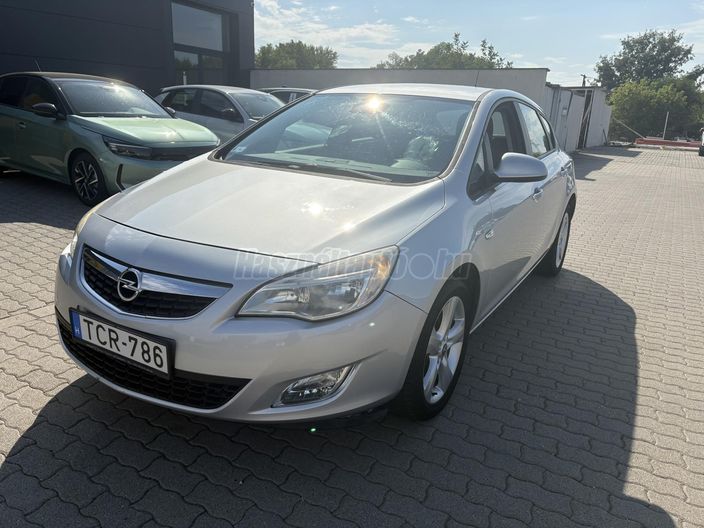 OPEL ASTRA 1.6 Enjoy