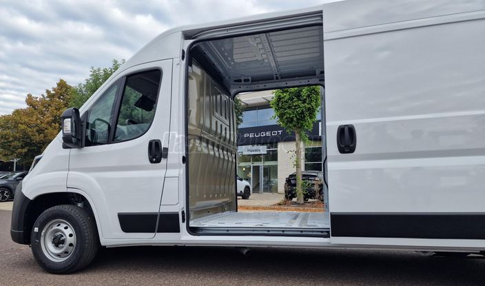 PEUGEOT BOXER 2.2 BlueHDI 350 FT L3H2