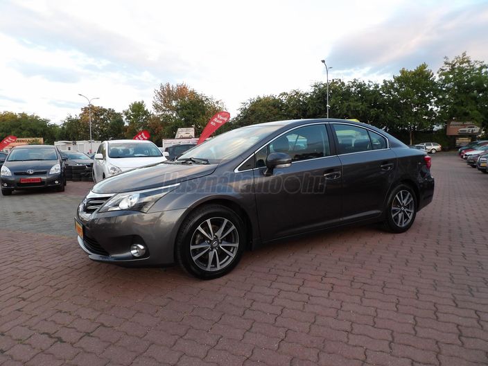 TOYOTA AVENSIS 1.6 Sol
